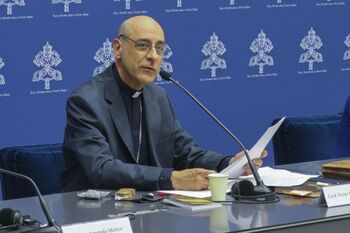 El Vaticano condena el cambio de sexo y la gestación subrogada