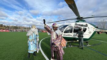 Lardero recibe a los Reyes, que llegan en helicóptero