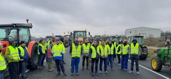 700 tractores ralentizan el tráfico por las protestas agrarias