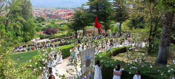 Sorzano celebra su tradicional procesión de las doncellas