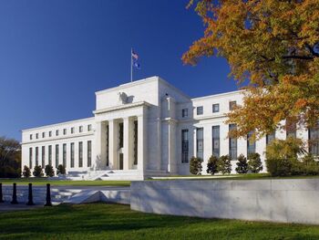 La Fed mantiene los tipos entre el 5,25% y el 5,5%