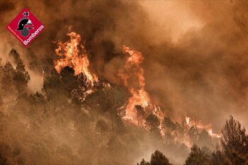 El incendio forestal de Tàrbena (Alicante) sigue sin control