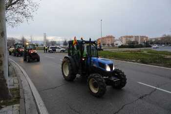 Los tractores colapsan los accesos a Logroño